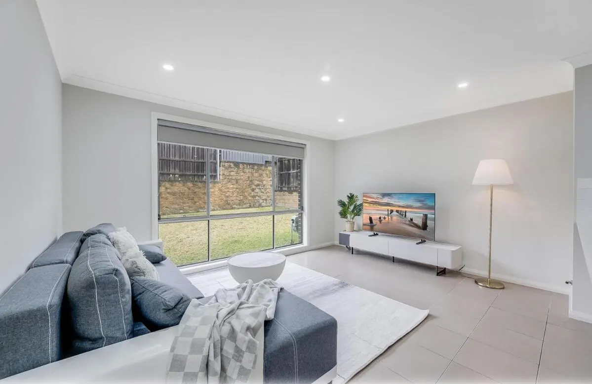 Renovated Family House - Wi-Fi & Parking (Glenmore Park)