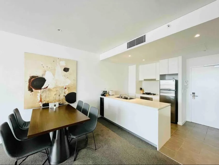 Chatswood Executive Suites - 3 Beds 2 Baths with Parking