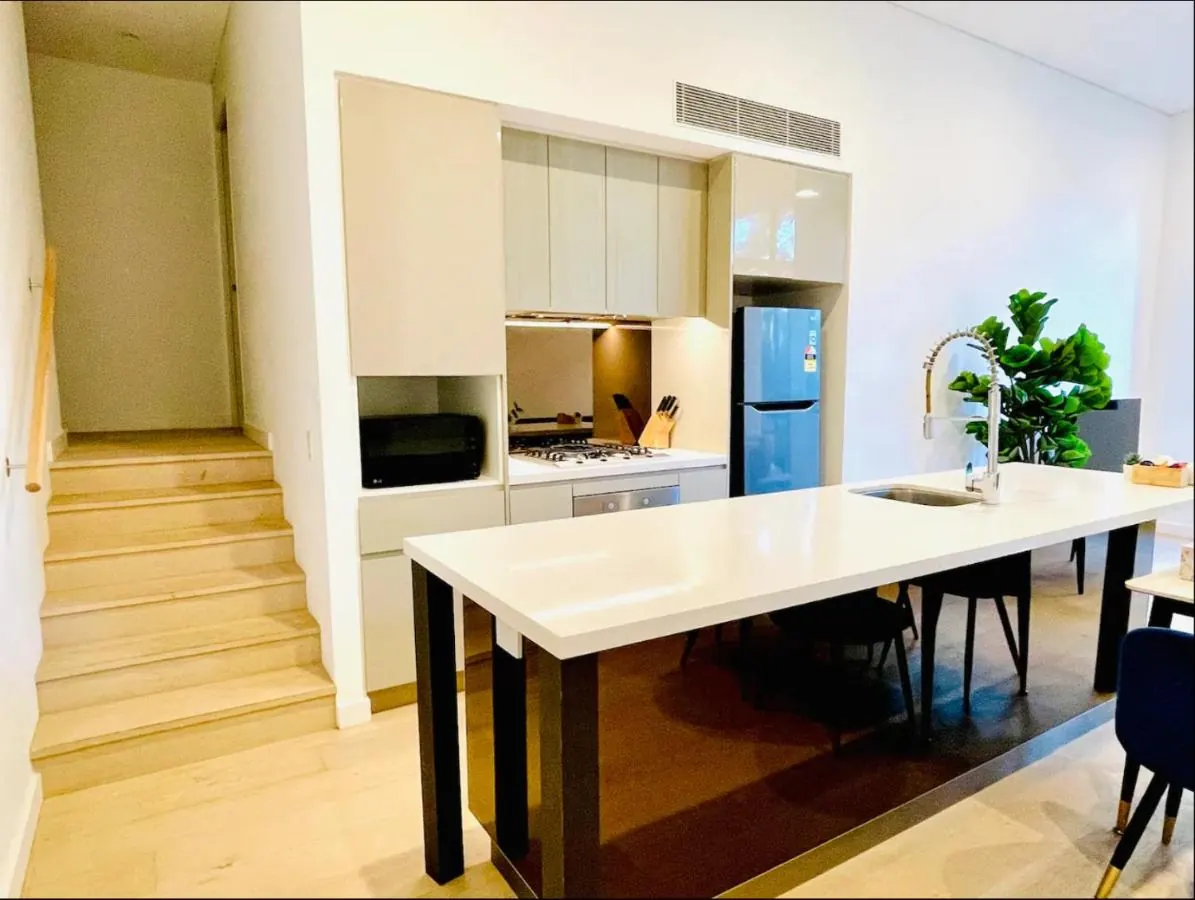 Roseville 2BR/2Bath Condo - Study Room, Parking & Wi-Fi