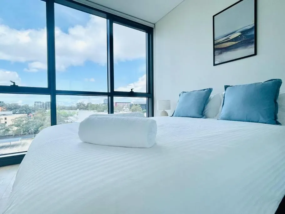 Macquarie Park Modern 3BR Condo - Parking, Gym & Pool