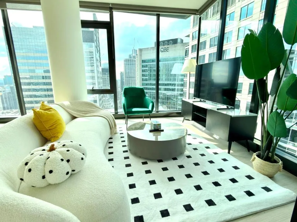 Sydney CBD Skyline Retreat with Pool & Gym 29