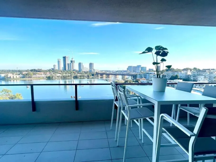 Ryde Waterfront 3BR Condo - Pool & BBQ