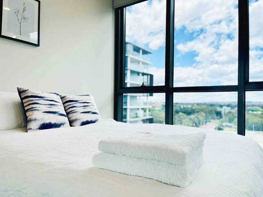 Macquarie Park High Level 2-Bed 2-Bath with Study, Gym & Pool