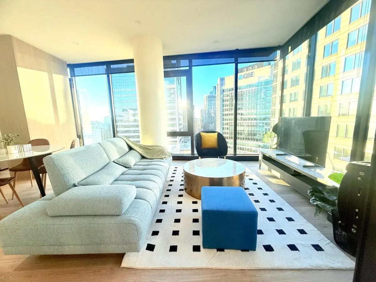 Sydney CBD Modern 2BR Condo - City View, Pool & Gym (York St)