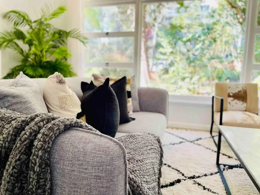 Renovated Charming & Cozy House (Walk to Station)